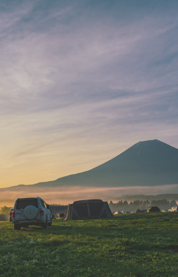 山が見えるキャンプ場の写真